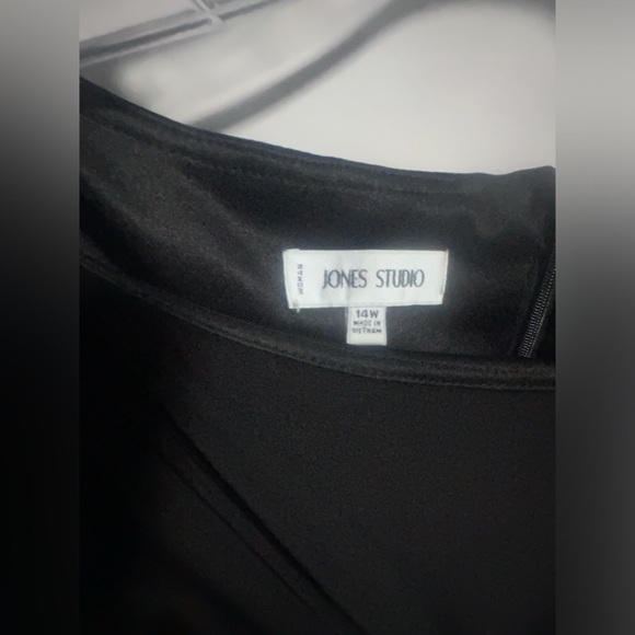 Jones New York Black Ruffled Shift Midi Dress with 3 Roses in Middle Size 14 W - Picture 7 of 9